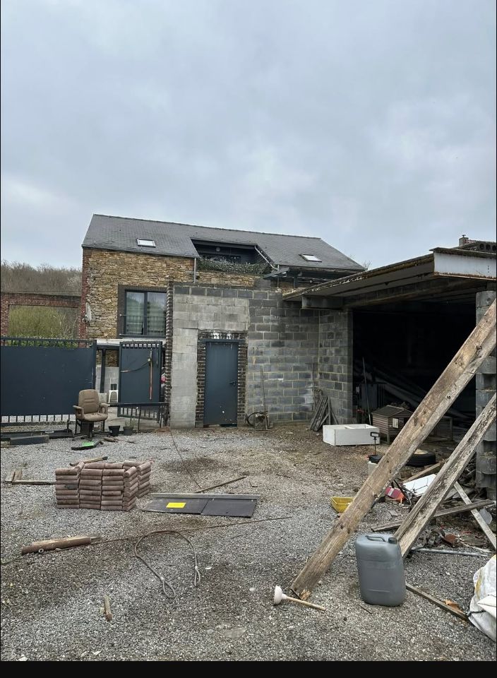 Maison en cours de préparation pour une installation photovoltaïque Farhan Energy